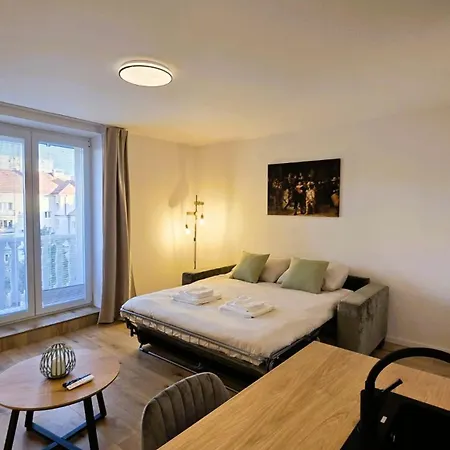 Apartment Pasteur